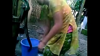 Gramer Meyader Khola Mela Gosol Dekle Purai Deh Hit