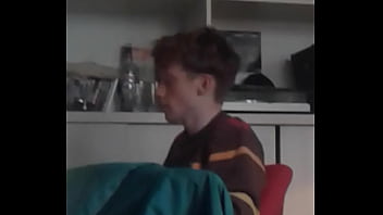 Yung British Play Fortnite