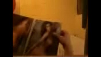 Pasando las páginas de una porno de 2008