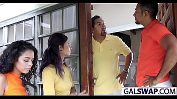 Wet Cuties Jade And Vienna Swap Their