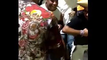 Galinha Safada Peituda Bucetuda Dançando Melada Na Praça Morena Loira