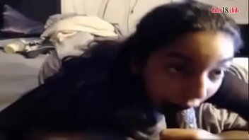 Flaca Arabe Comiendose Una Polla Negra