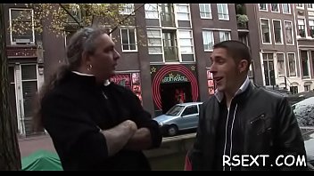 Horny Chick Gives Hot Oral-sex