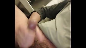 Chavo Masturbándose - masturbation, solo, masturbate, caliente, semen, pene, soloboy - Video 4053283