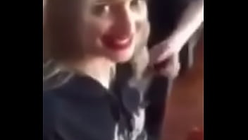 Mamada Y Hace Una Paja En Público