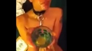 Meando A La Perra Sumisa