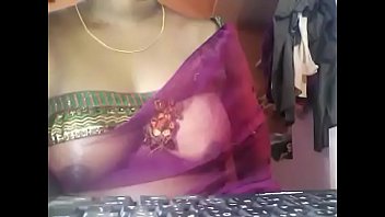Indian Aunty Showed Tits On Chat