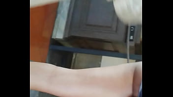 Novinha De Shortinho No Museu 2 - Teen Short Shorts In Art Gallery 2