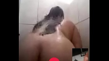 Gordinha Tomando Banho - gorda, banho, dancando - Video 4110873