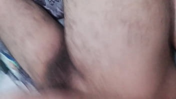 Se La Va Clavando En El Culo