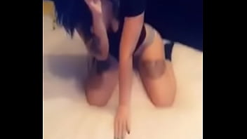 Video Sexy En Mi Cama Escuchando Pxndx