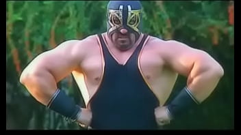 La Masa Voltea A Colorada. Acogota Y Despedaza