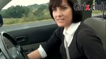 Viejorra Se Masturba En Su Coche