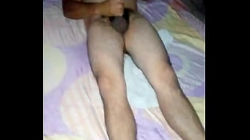 Gay Graba A Hetero Masturbándose En Motel Por Dinero