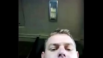 Flagra Motorista De Caminhão Em Horario De Trabalho.