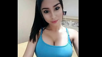 Joven Tetona Masturbandose