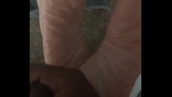 Jerkoff On Mature Soles