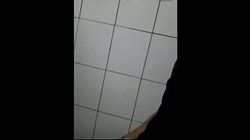 Sục cặc trong WC c_ng cộng