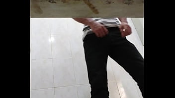 Orinando En El Terminal Del Coca