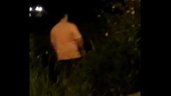 Tiranosarto Regurgitando Sua Presa Próximo A Cemig