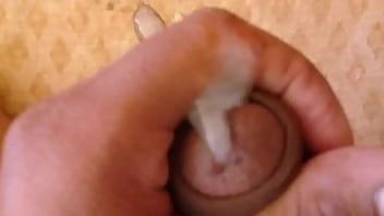 Primo Eyaculando Semen, Grabado Por Amiga