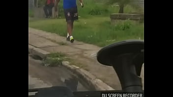 Flagra De Mala Durante Caminhada