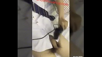 Máy thủ d_m rung xịt sữa