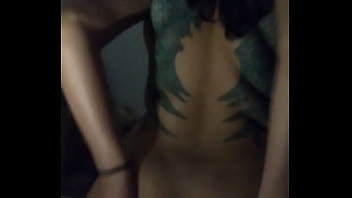 Tatuada Sentando