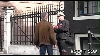 Hot Dark Hooker Sucks A White Large Pole And Gets Licked Hard