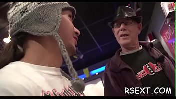 Smokin_ Hot Sweetheart With Shaved Pussy Gives A Steamy Blowjob