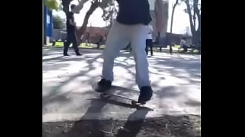 Cabeludo Safado Mandando Aquele Varial Flip Nas 4