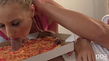 Delicious Pizza Topping - Delivery Girl Wants Cum In Mouth - cumshot, teen, european, deepthroat, glamour, ddf-porn, only-blowjob - Video 4000019
