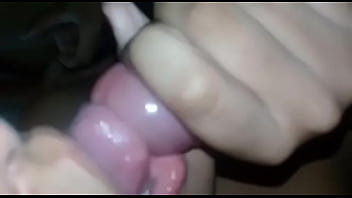 Novinha Chutando Gostoso 2 Amigos