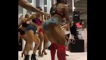 Gracyanne Barbosa Dança Do Palco Do Arnold Classic South America(2018) Com Gostosas Ao Som De Mc Wm - Fuleragem Os Africanos - Pumba La Pumba