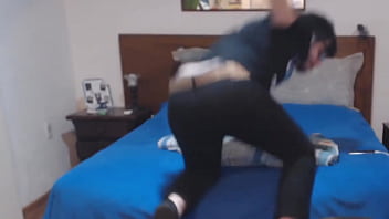 Nerd Gay Safado Enfiando Garrafa No Cu