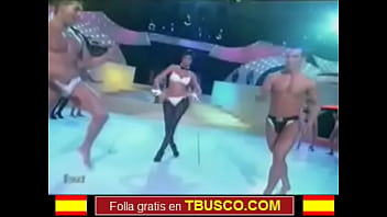 Modelos En Tanga Y Sujetador De Noche De Fiesta