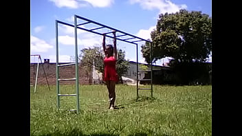 Girl Using Dress... Loses Her Panties!!! Aperta O Elástico, Princesa... Senão, A Calcinha Cai!!