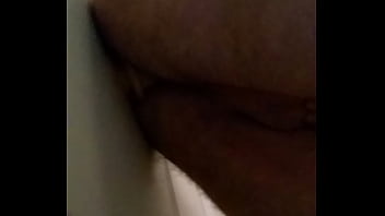 Socando O Consolo No Cu