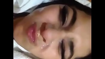 Me Tira El Semen En Toda La Carita