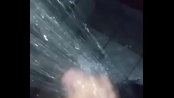 Isaak Batendo Uma No Banho