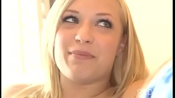 Hermosa Rubia Es Follada En El Baño