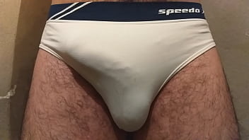 Pau Duro Pulsando Na Cueca Com Mala Marcada
