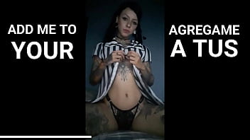 Enseñando Los Pechos Y Pezones