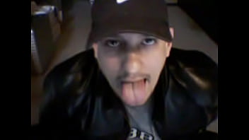 Ein Ledersklave Zeigt Sich