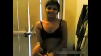 Desi Girl Showing Pussy And Removing Clothes