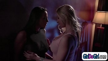 Busty Lesbians Abigail Mac And Sarah Vandella Sixtynine Lick