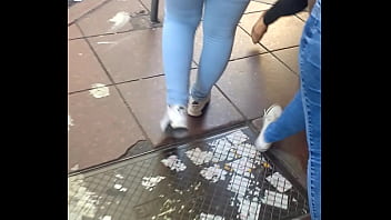 Morena Gostosa De Jeans