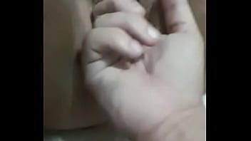 Usando A Bombinha Na Buceta Greluda