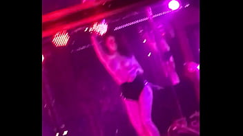 Geile Schlampe Tut Strippen Mit Große Titten