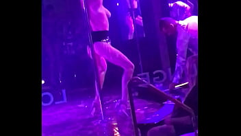 Geile Schlampe Tut Strippen Mit Große Titten - porn, sex, tits, latina, hot, sucking, pornstar, blowjob, brunette, bigtits, shemale, spy, strip, da - Video 4036136